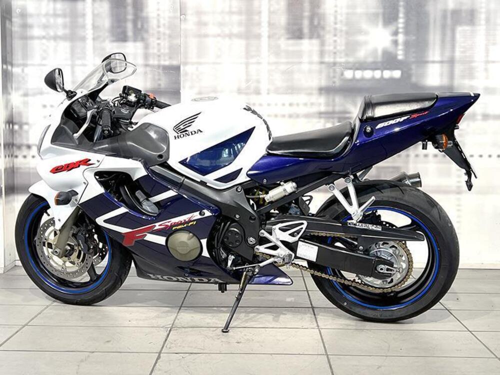 Honda CBR 600 F Sport (2)