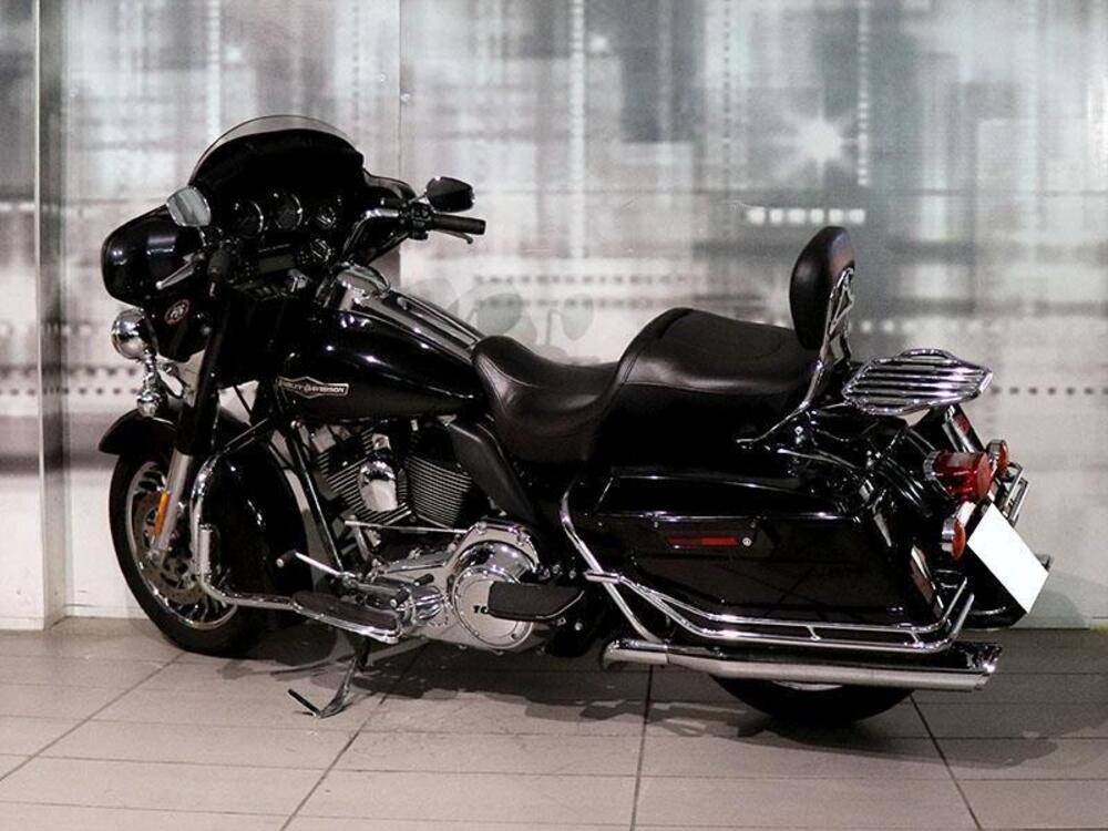 Harley-Davidson 1690 Electra Glide Ultra Limited (2016) - FLHTK (2)