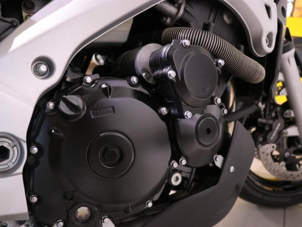 Suzuki GSR 600 (2006 - 11) (3)