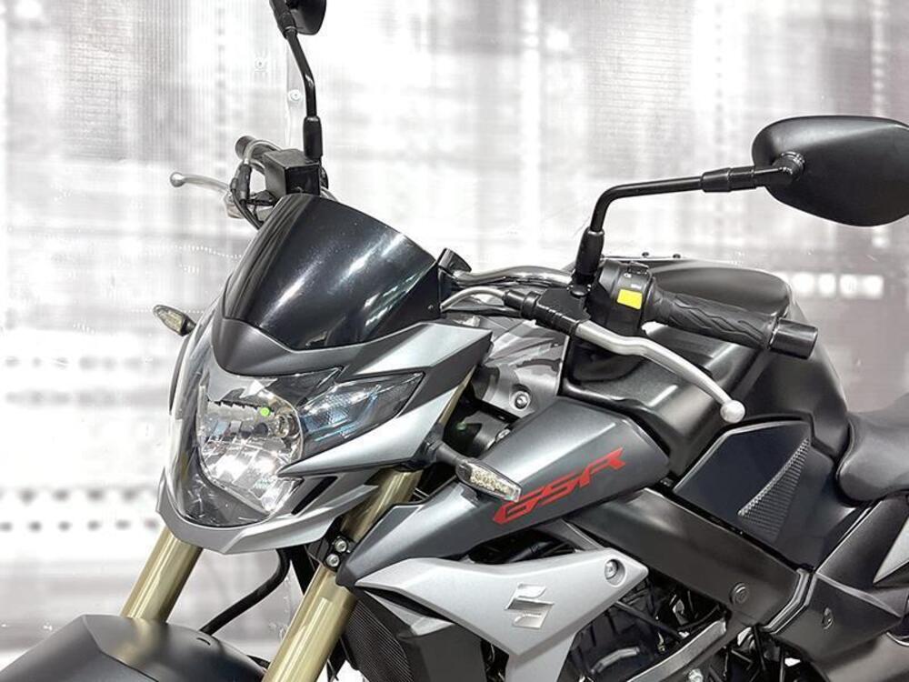 Suzuki GSR 750 (2010 - 15) (3)