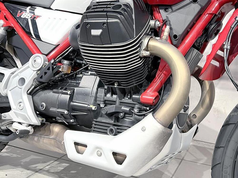 Moto Guzzi V85 TT Evocative Graphics (2021 - 23) (3)