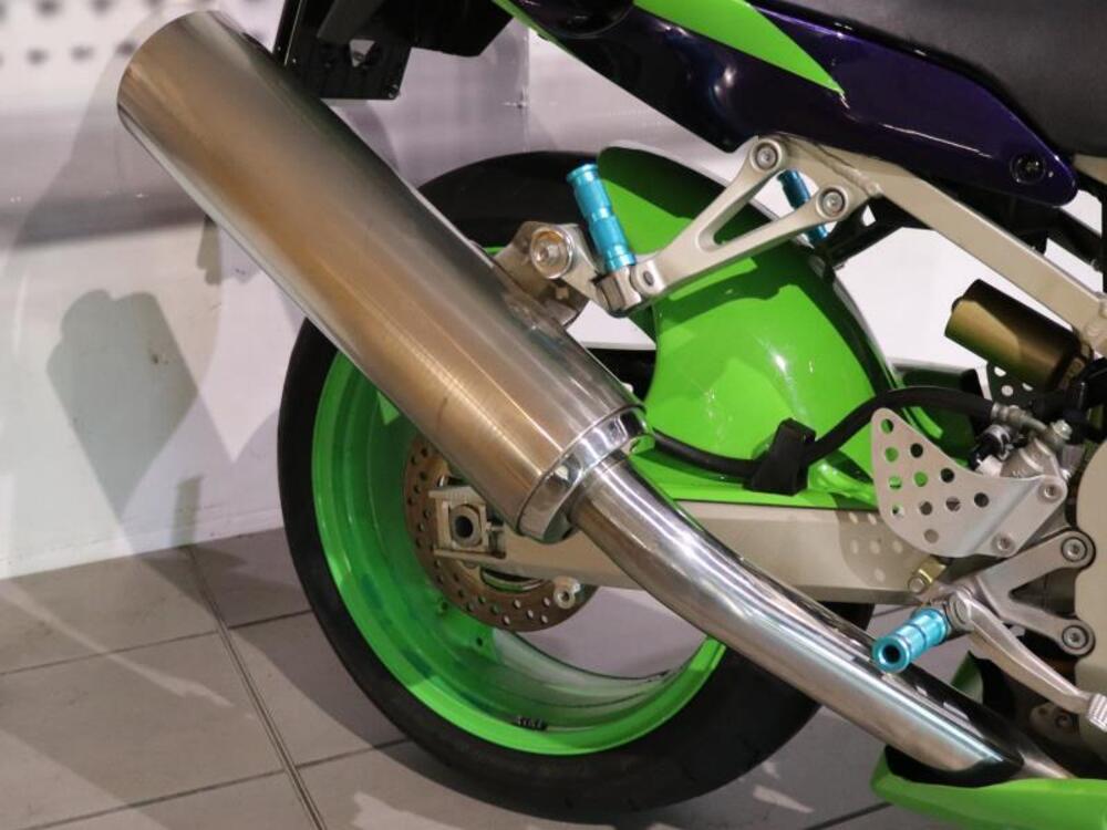 Kawasaki Ninja 900 ZX-9R (1998 - 01) (3)