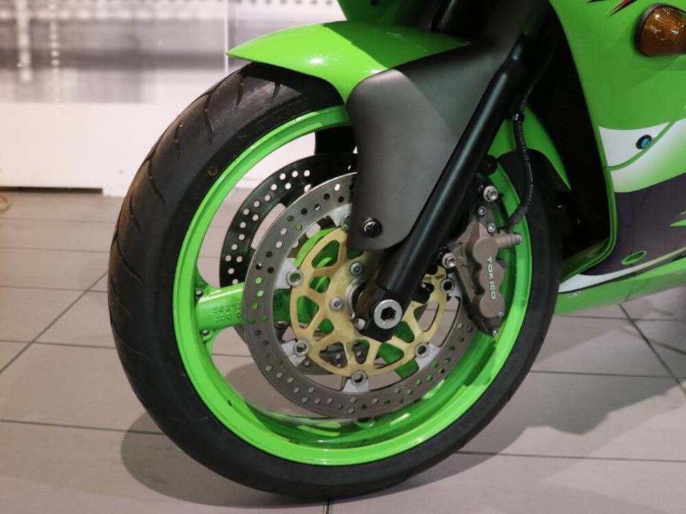 Kawasaki Ninja 900 ZX-9R (1998 - 01) (4)