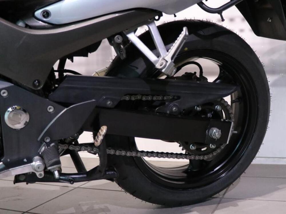 Kawasaki ZR-7 (2001 - 04) (5)