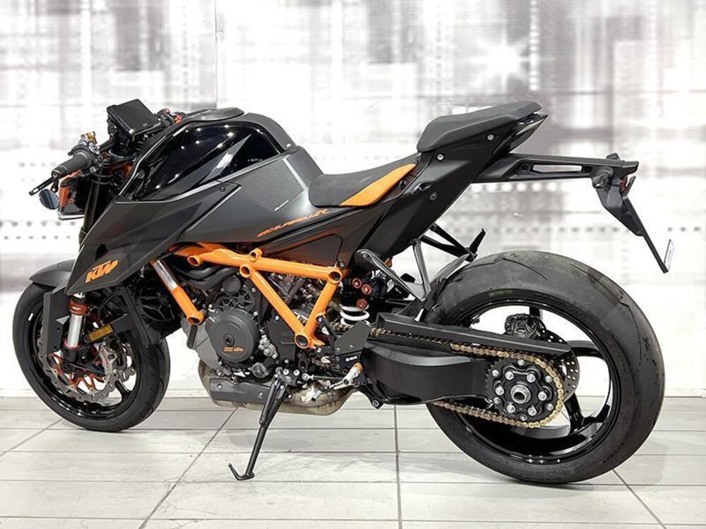 KTM 1290 Super Duke R (2021) (2)