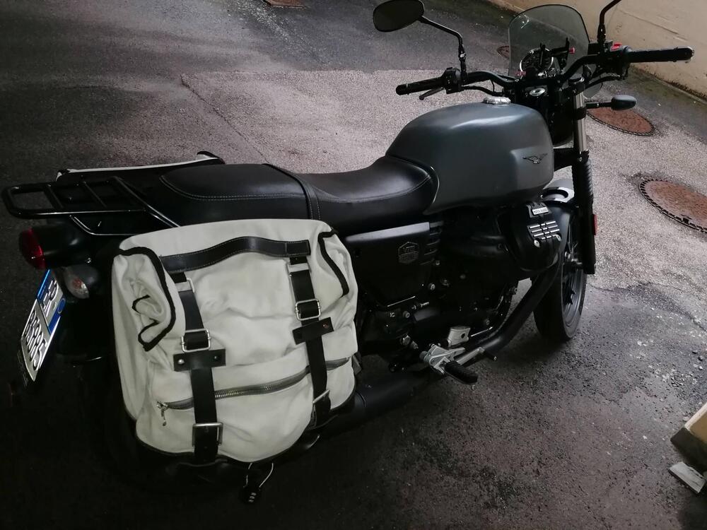 Moto Guzzi V7 III Stone (2017 - 20) (2)