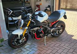 Triumph Speed Triple 1050 R ABS (2011 - 15) usata