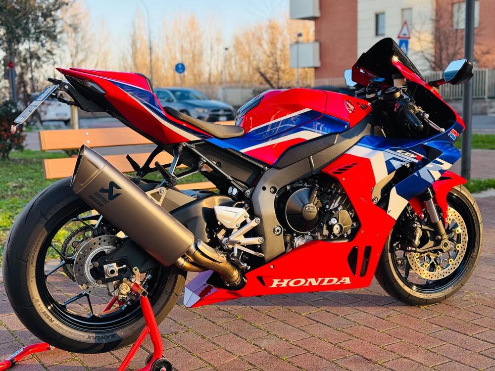 Honda CBR 1000 RR-R Fireblade (2024 - 25) (3)