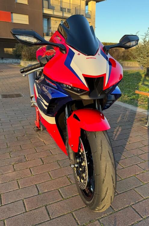 Honda CBR 1000 RR-R Fireblade (2024 - 25) (2)