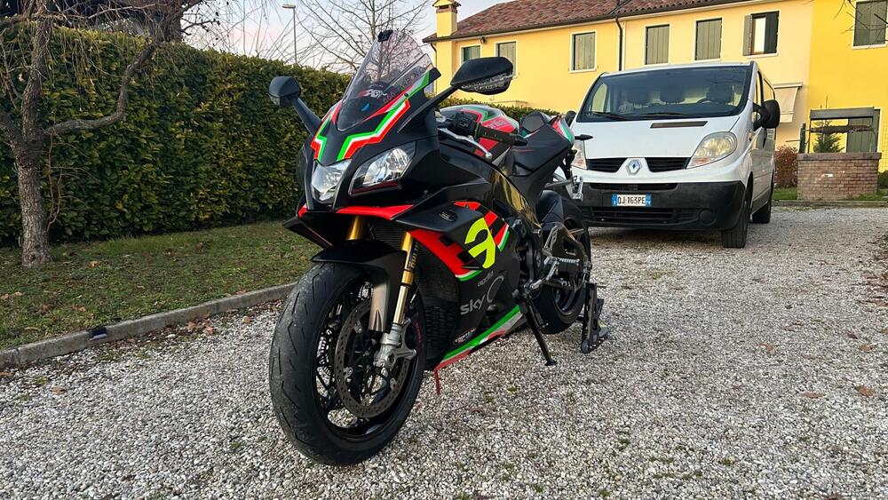 Aprilia RSV4 1100 Factory (2020) (3)