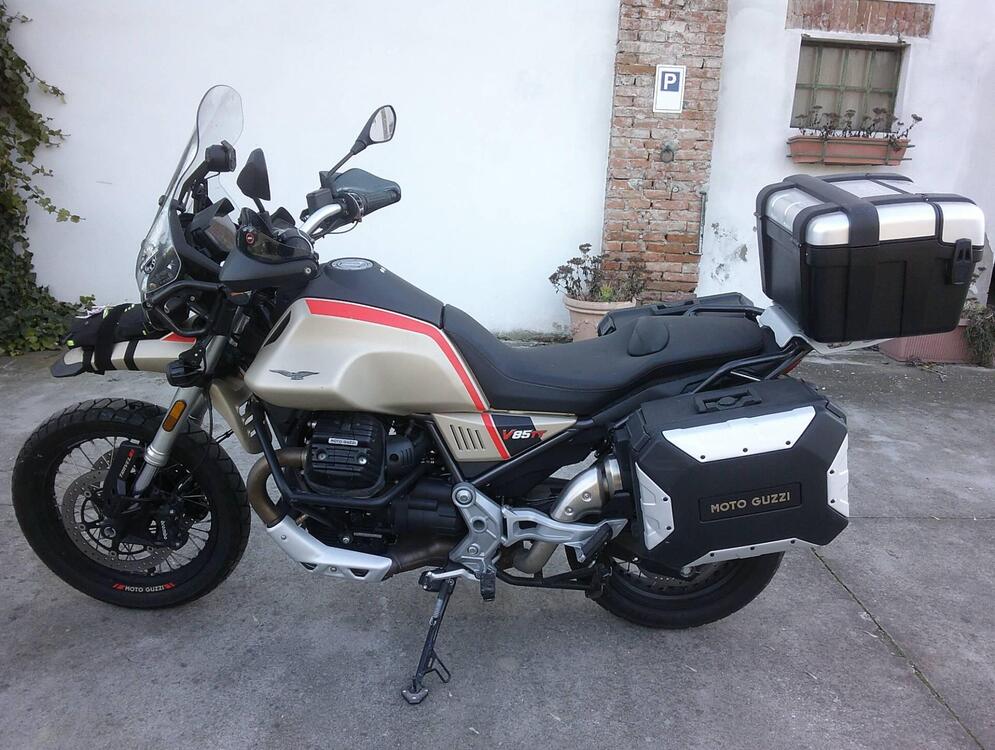 Moto Guzzi V85 TT Travel (2021 - 23)