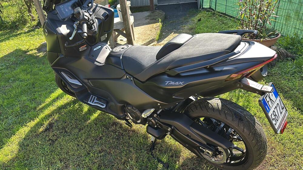 Yamaha T-Max 560 Tech Max (2022 - 24) (2)