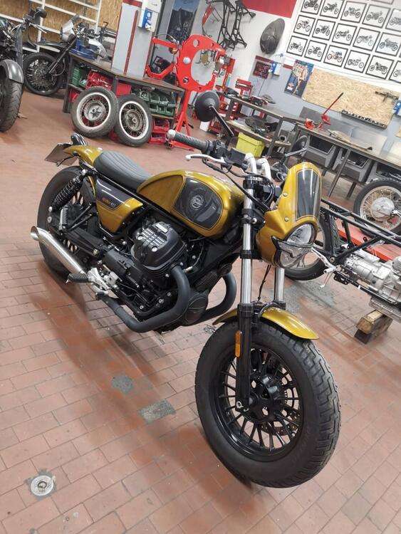 Moto Guzzi V9 Bobber (2021 - 24) (2)