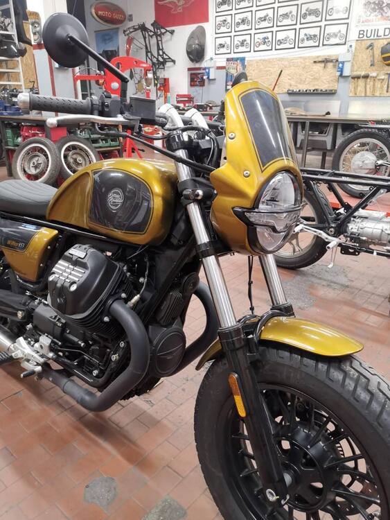 Moto Guzzi V9 Bobber (2021 - 24) (4)