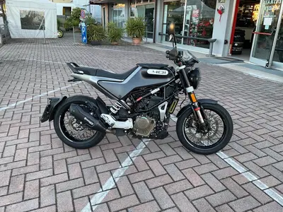 Husqvarna Svartpilen 401 (2021 - 23) usata
