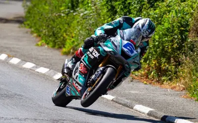 Tourist Trophy 2024 in pillole: dai record di Michael Dunlop alle 13.000 moto presenti sull'Isola