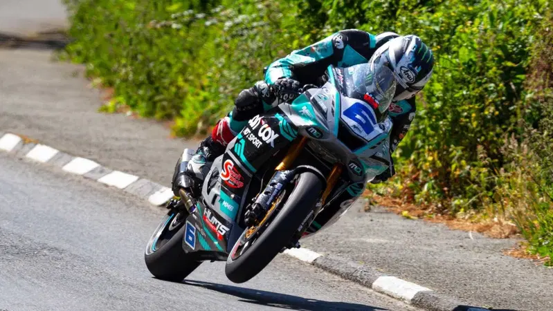 Tourist Trophy 2024 in pillole: dai record di Michael Dunlop alle 13.000 moto presenti sull'Isola