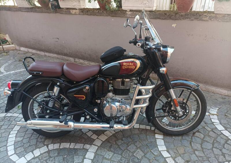 Red black royal enfield classic 350 hotsell