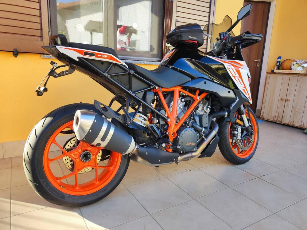 KTM 1290 Super Duke GT (2021) (3)