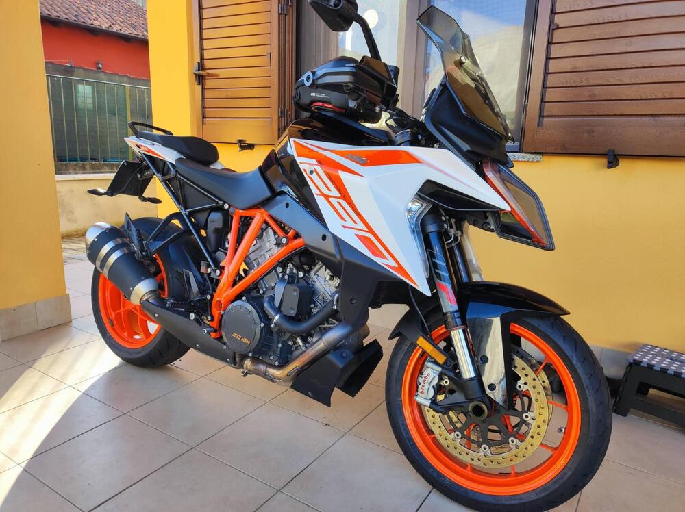 KTM 1290 Super Duke GT (2021) (4)