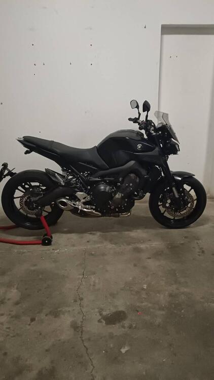 Yamaha MT-09 (2017 - 20) (2)