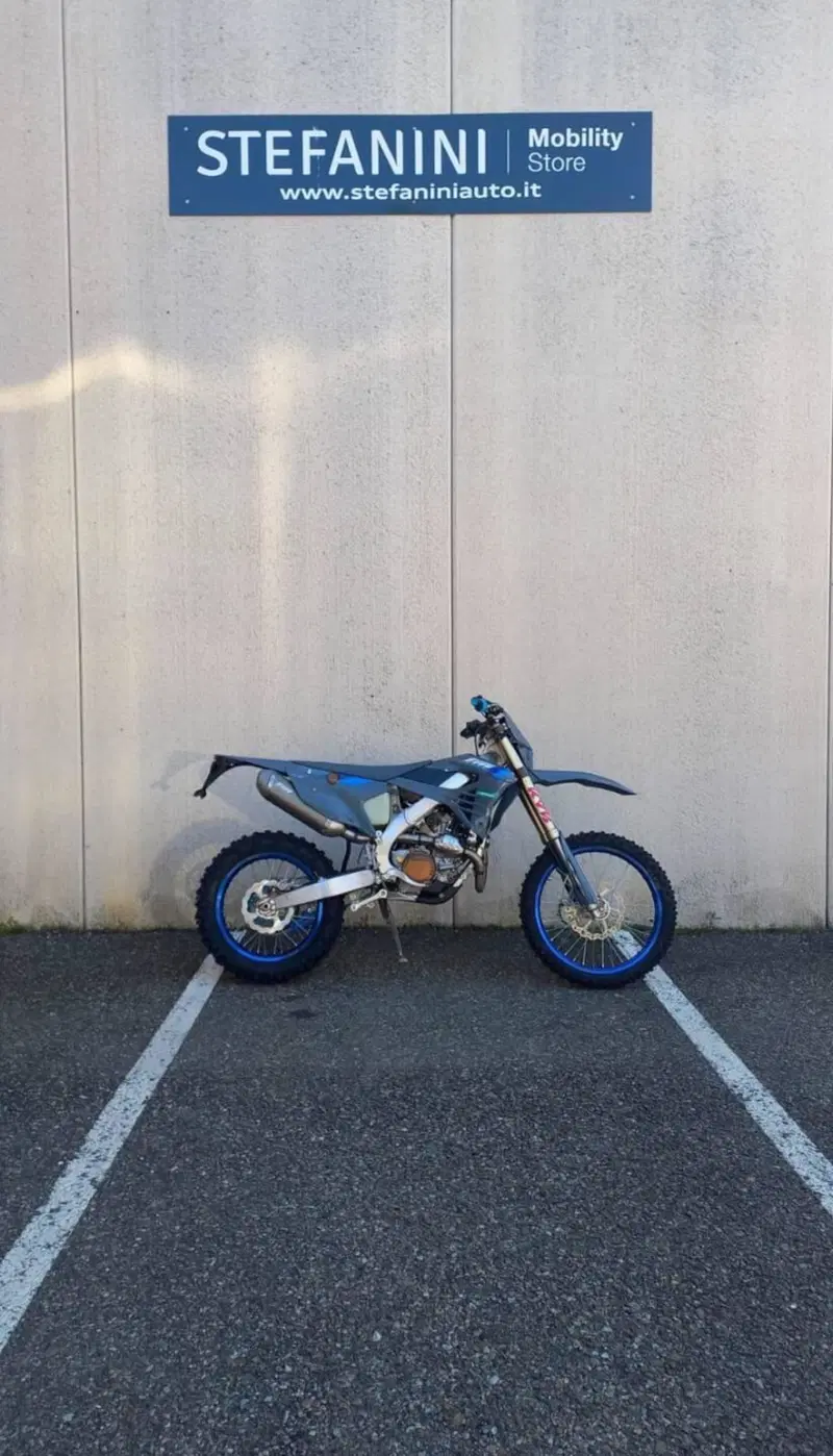 Tm Moto EN 250 ES Fi 4T TM Corse (2025) (4)