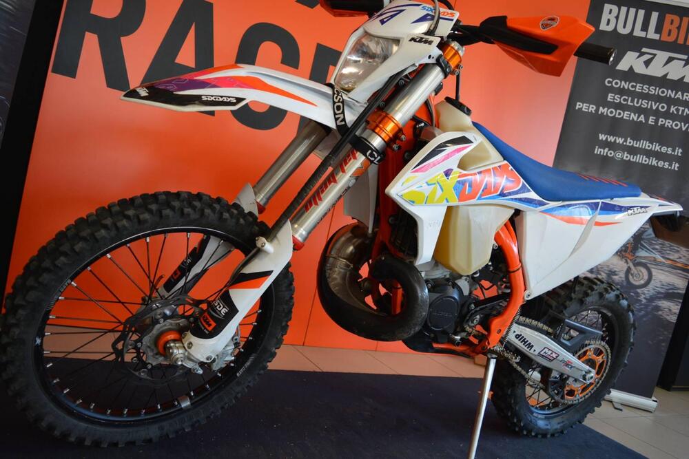 KTM 300 EXC TPI Six Days (2022) (5)