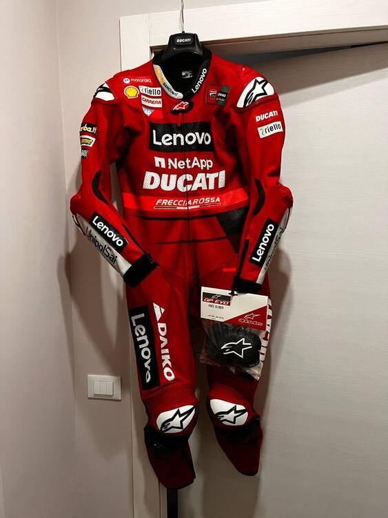 Ducati Lenovo del 2023 Alpinestars (2)