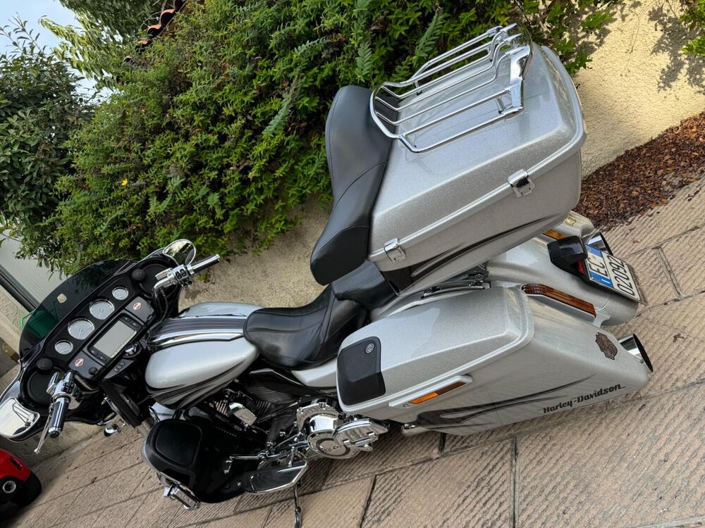 Harley-Davidson 1800 Street Glide (2016 - 17) - FLHXSE (3)