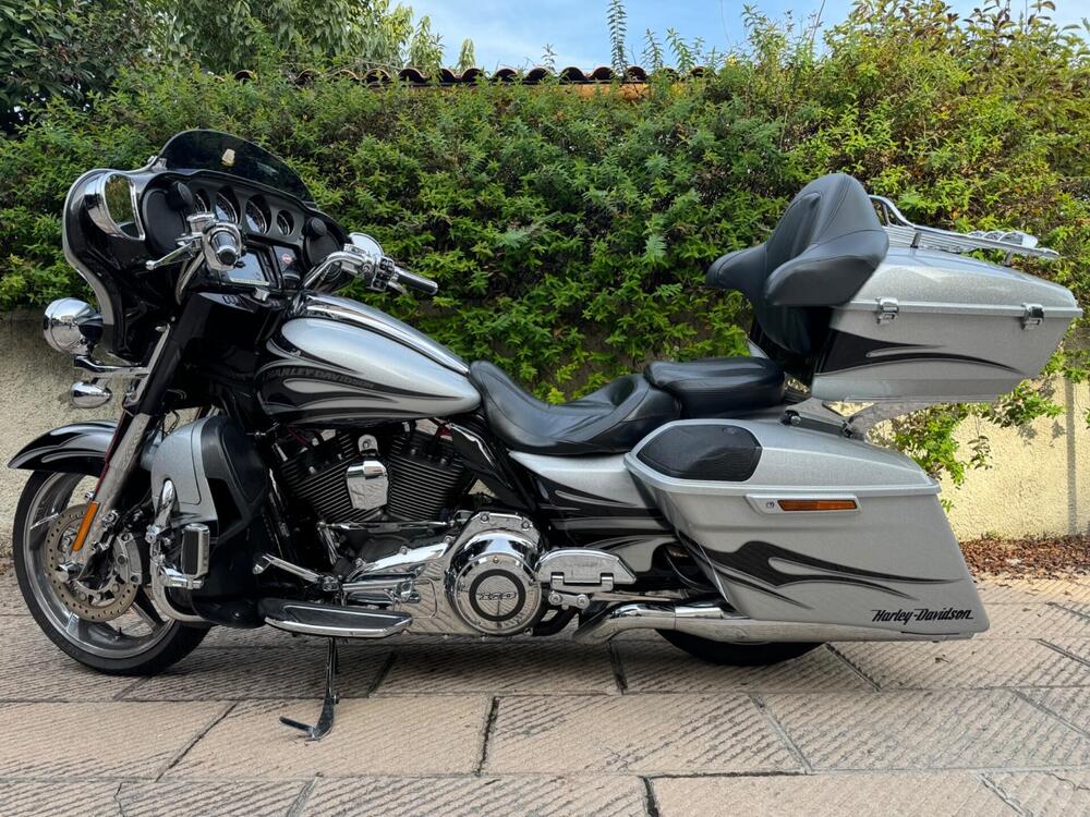 Harley-Davidson 1800 Street Glide (2016 - 17) - FLHXSE (5)