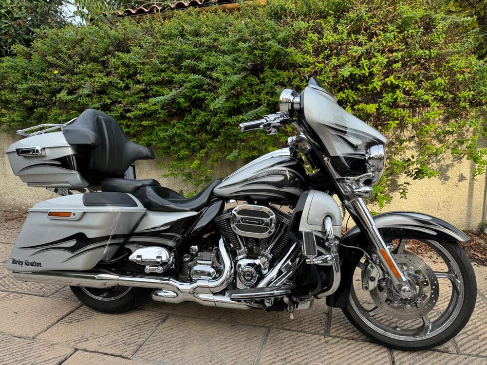 Harley-Davidson 1800 Street Glide (2016 - 17) - FLHXSE