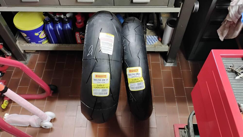 coppia gomme moto nuove pirelli diablo supercorsa