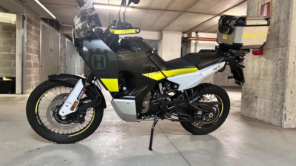 Husqvarna Norden 901 (2022 - 25)