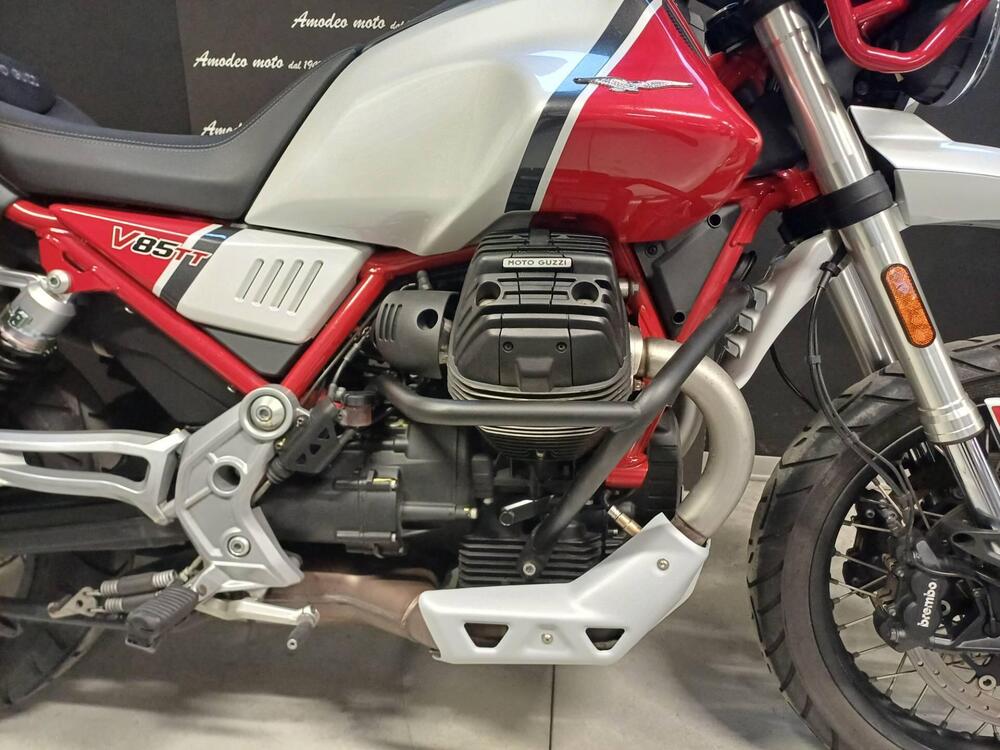 Moto Guzzi V85 TT Evocative Graphics (2019 - 20) (2)