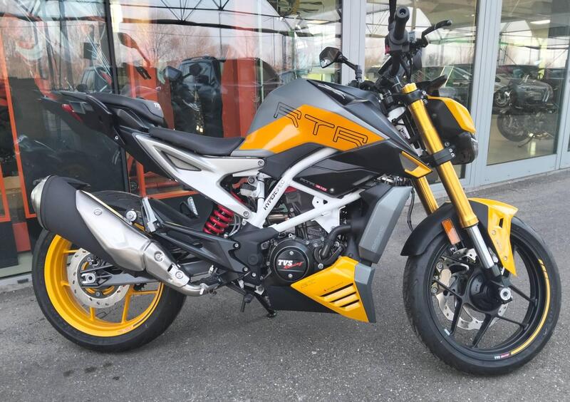 Apache rtr 1000cc hotsell