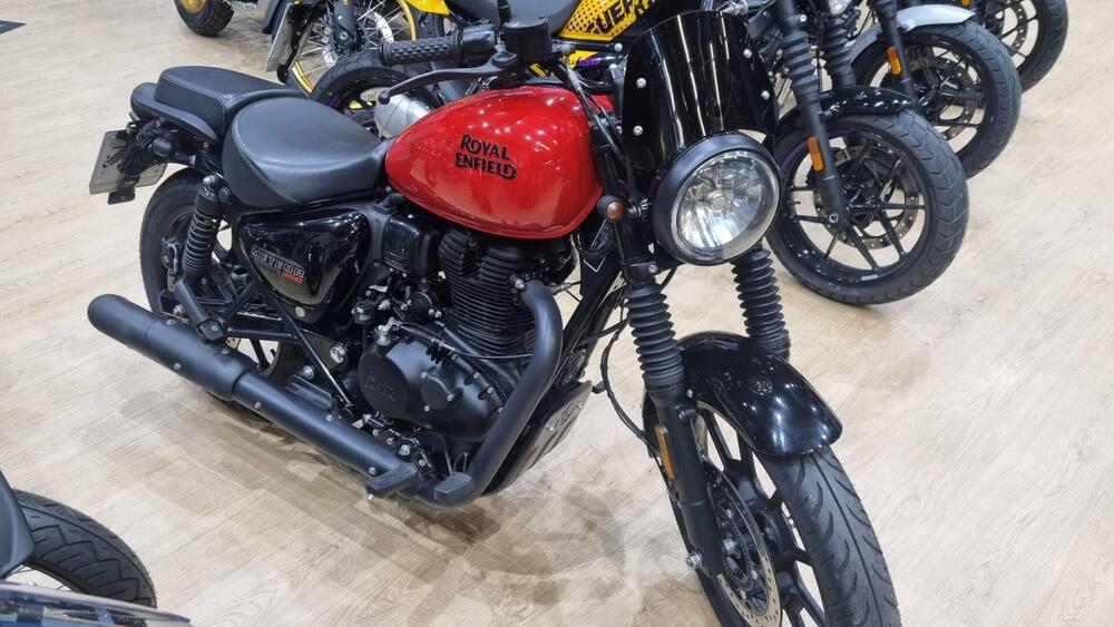 Royal Enfield Meteor 350 Fireball (2021 - 25) (2)