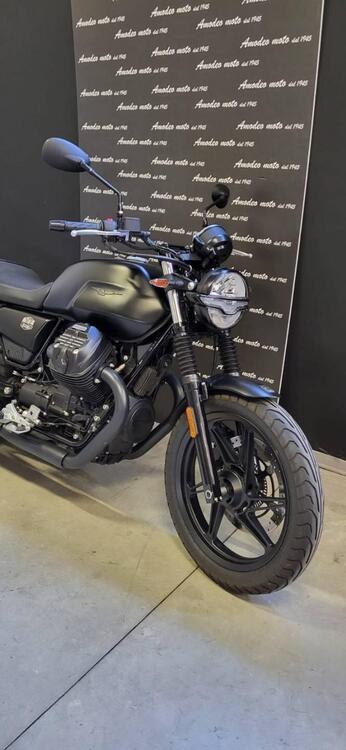 Moto Guzzi V7 Stone (2021 - 25) (4)