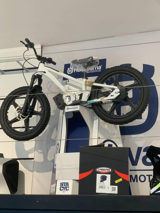 Husqvarna EE 1.20 (2023 - 24)