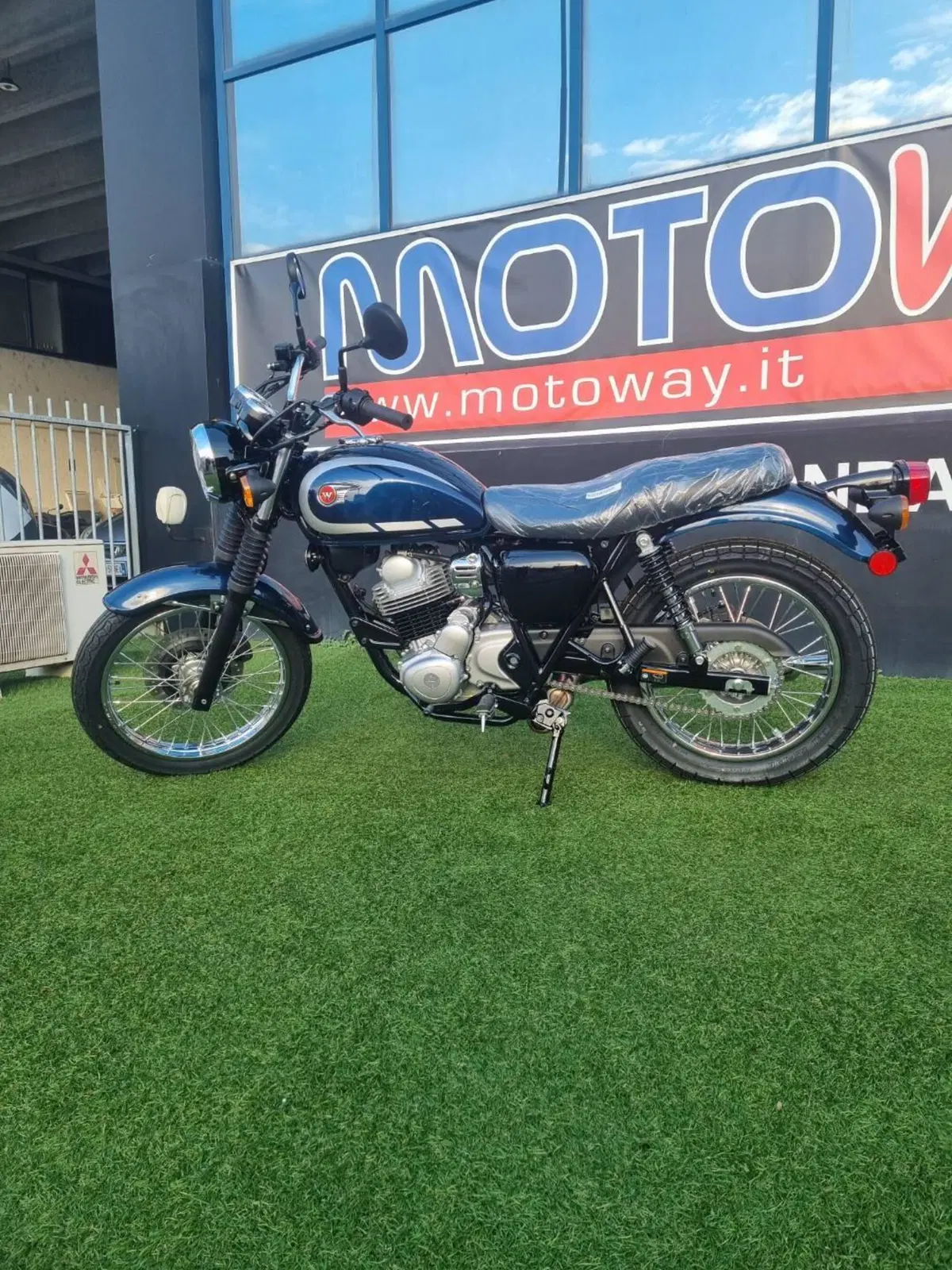 Kawasaki W 230 (2025 - 26)
