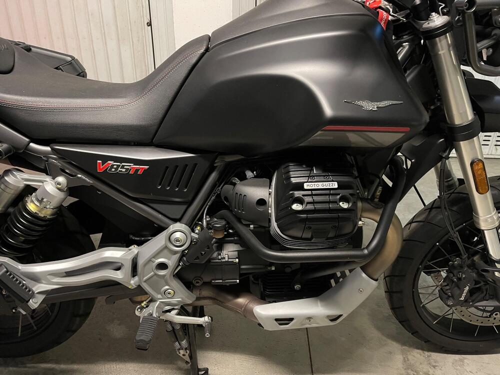 Moto Guzzi V85 TT (2021 - 23) (4)