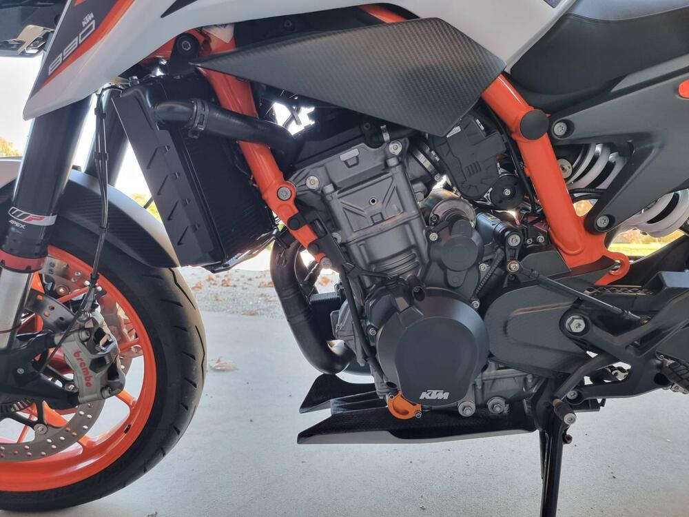 KTM 890 Duke R (2020) (4)