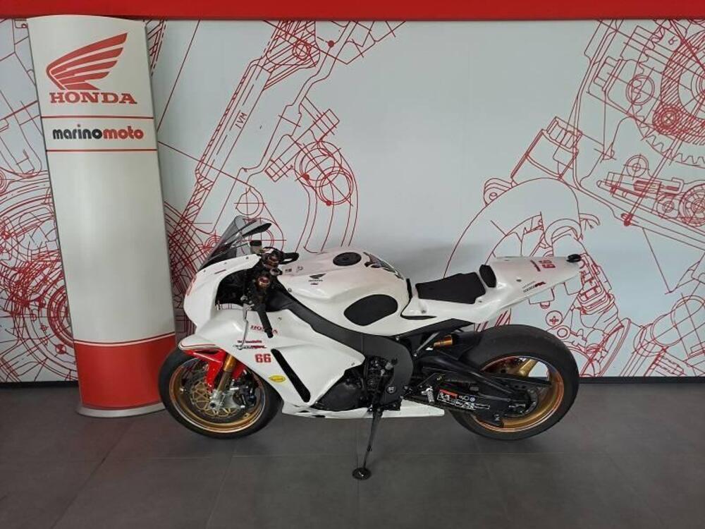 Honda CBR 1000 RR Fireblade (2012 - 16) (2)