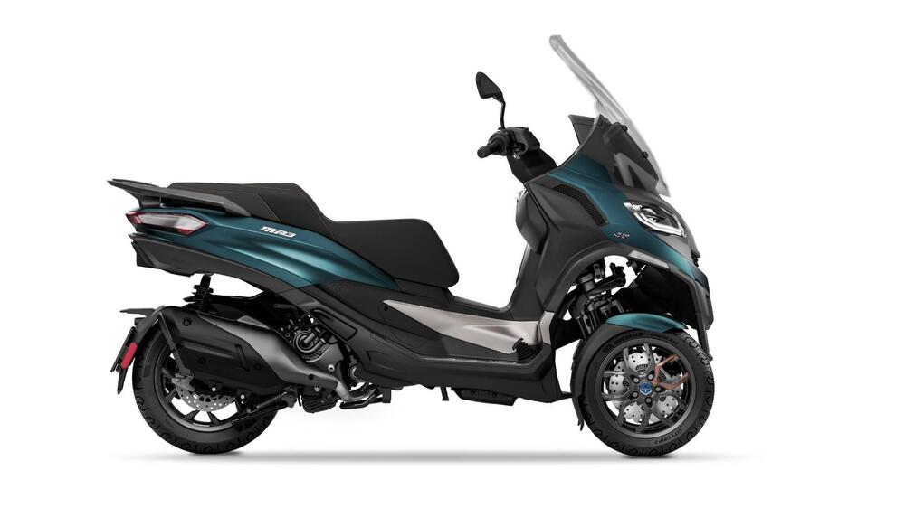 Piaggio MP3 530 Hpe Exclusive (2025) (2)