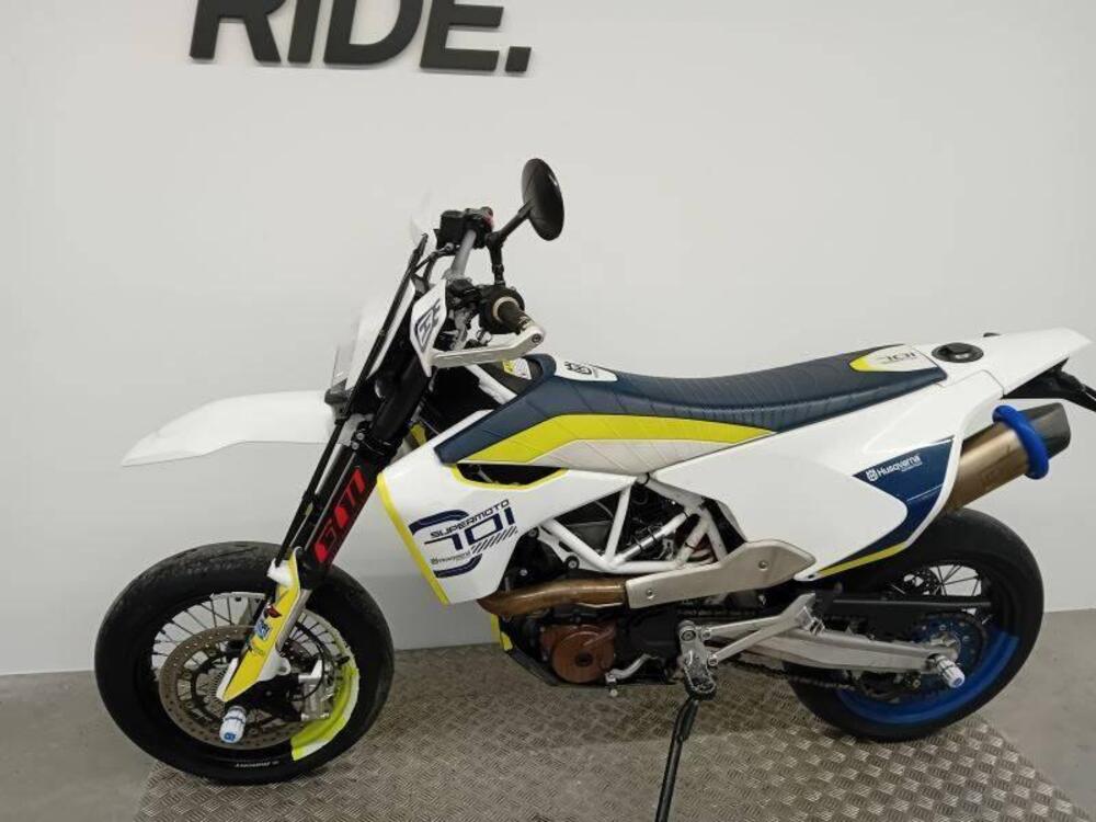 Husqvarna 701 Supermoto (2017 - 19) (5)