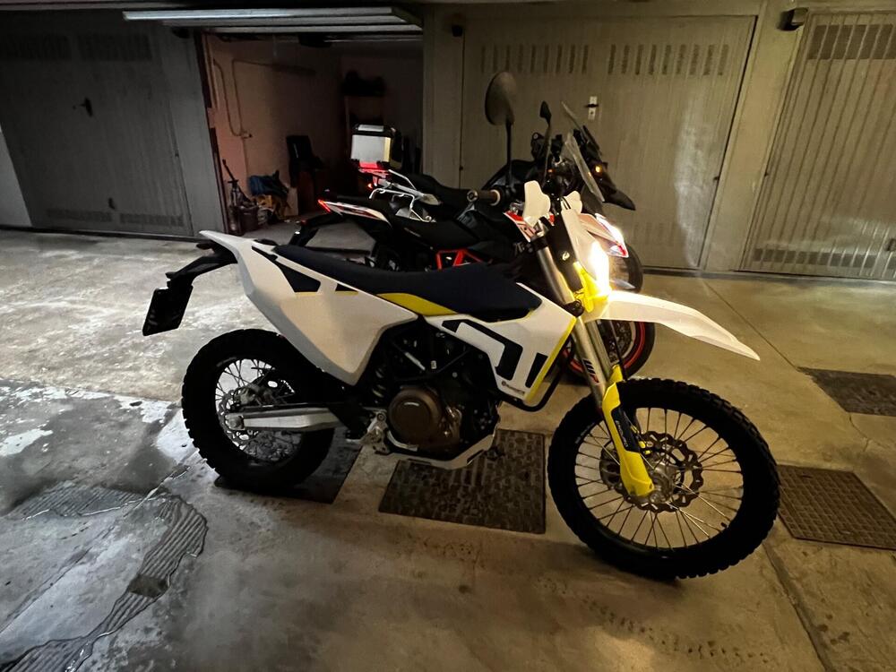 Husqvarna 701 Enduro (2021) (2)