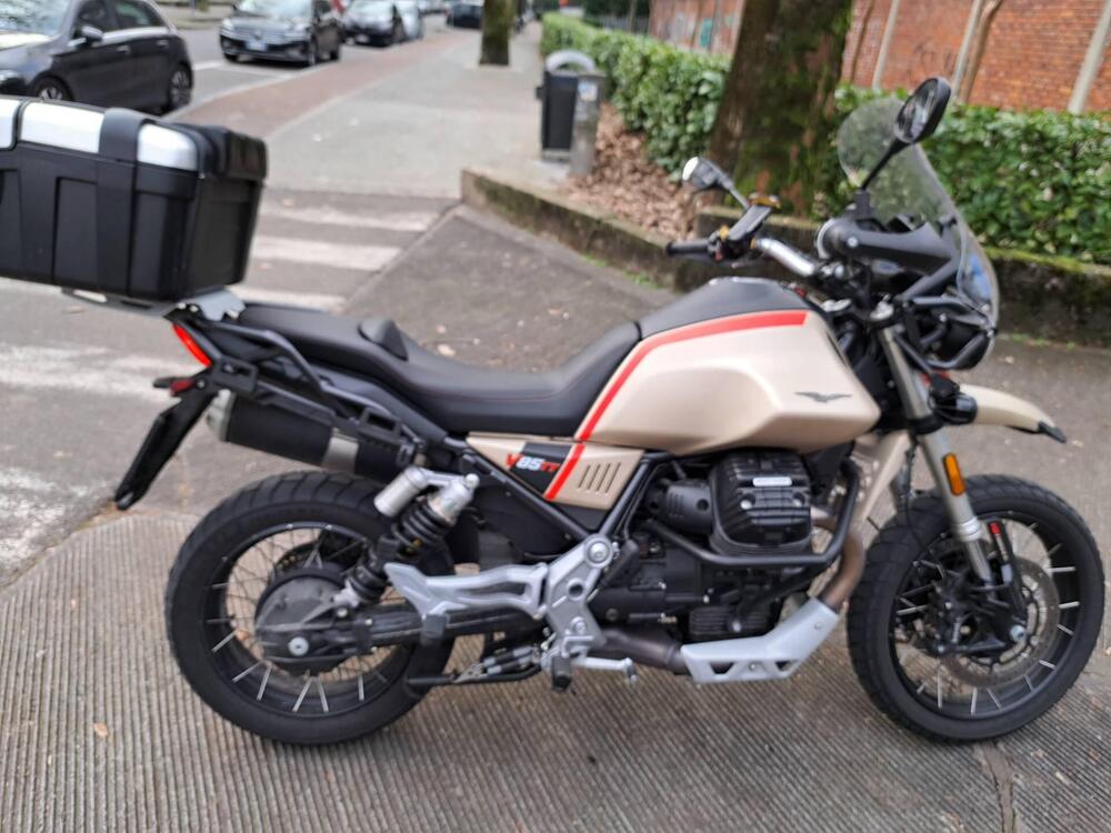 Moto Guzzi V85 TT Travel (2021 - 23)