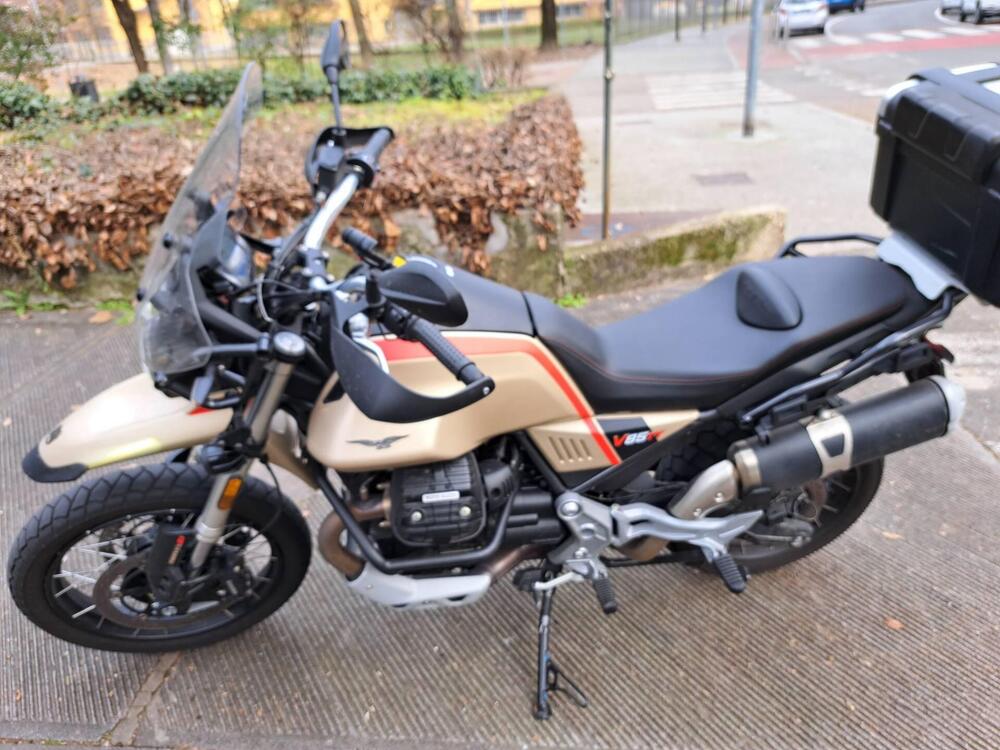 Moto Guzzi V85 TT Travel (2021 - 23) (3)