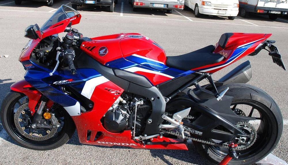 Honda CBR 1000 RR-R Fireblade (2022 - 23) (2)