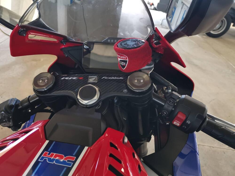 Honda CBR 1000 RR-R Fireblade (2022 - 23) (4)