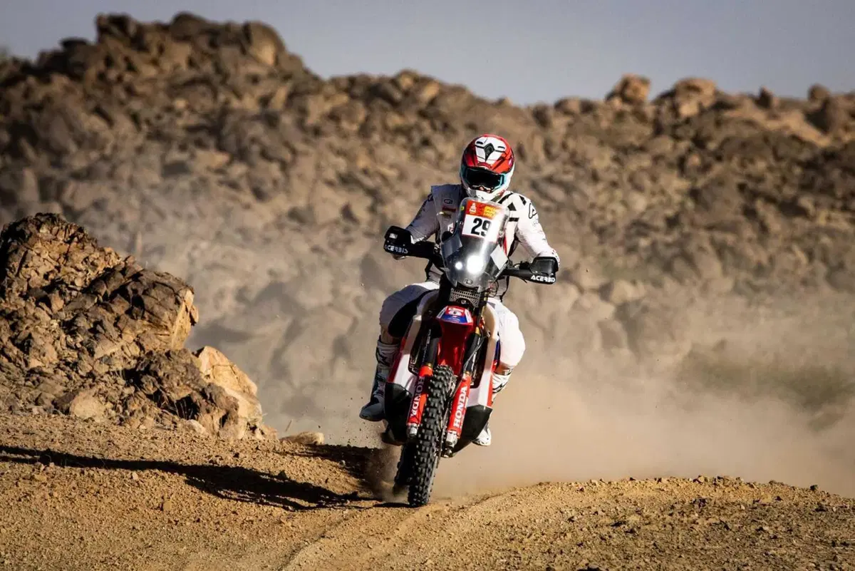 Dakar 2025. T2, 48H Chrono Part 1, Sanders e Al Rajhi in testa al break notturno  (4)